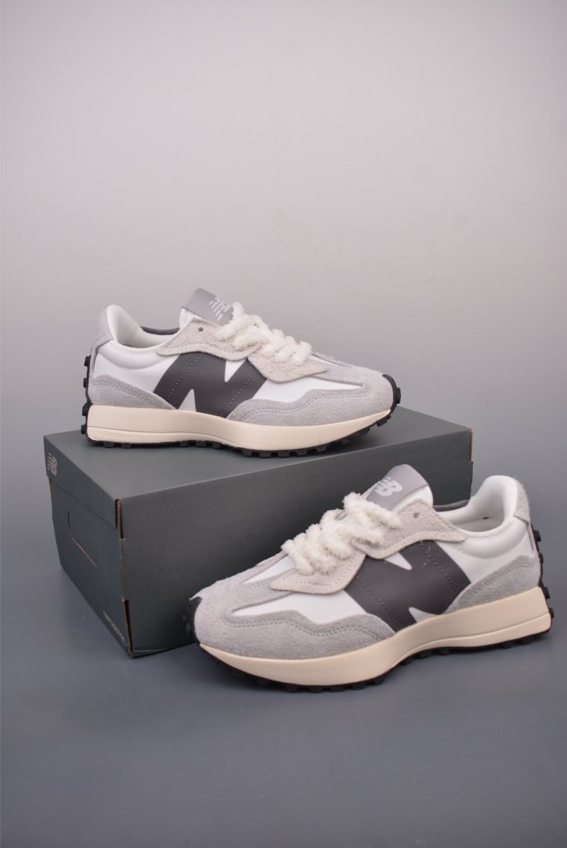 New Balance 327 view