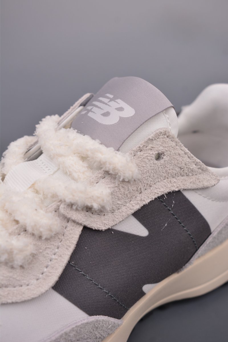 New Balance 327 view