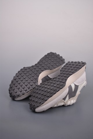 New Balance 327 view 3