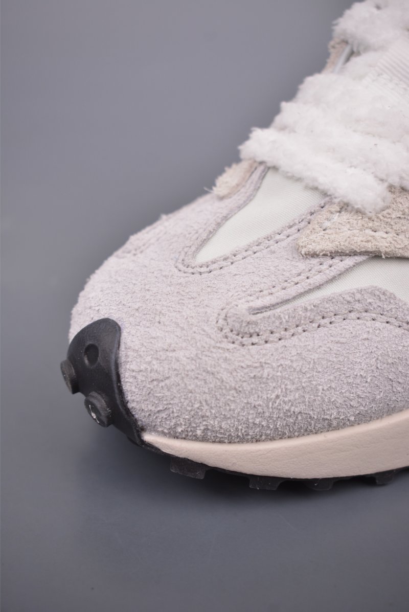 New Balance 327 view