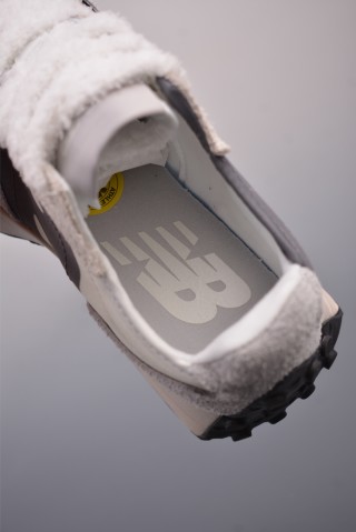 New Balance 327 view 9