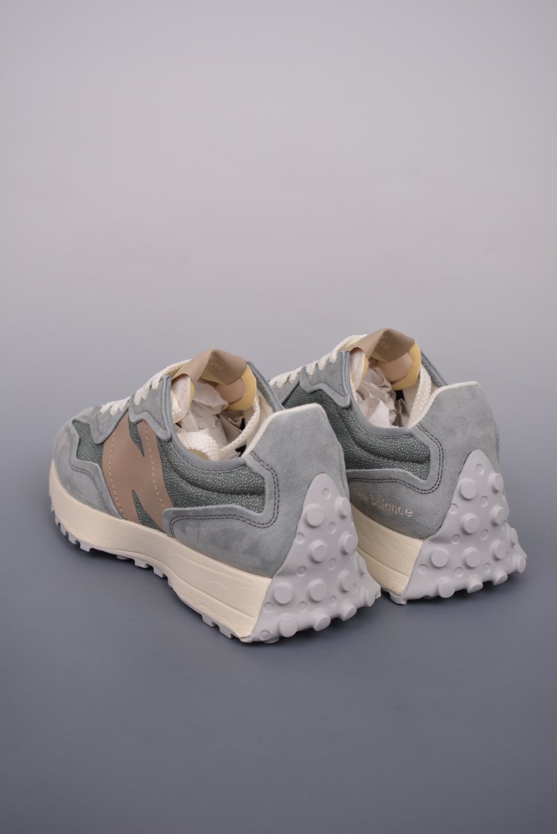 New Balance 327 view
