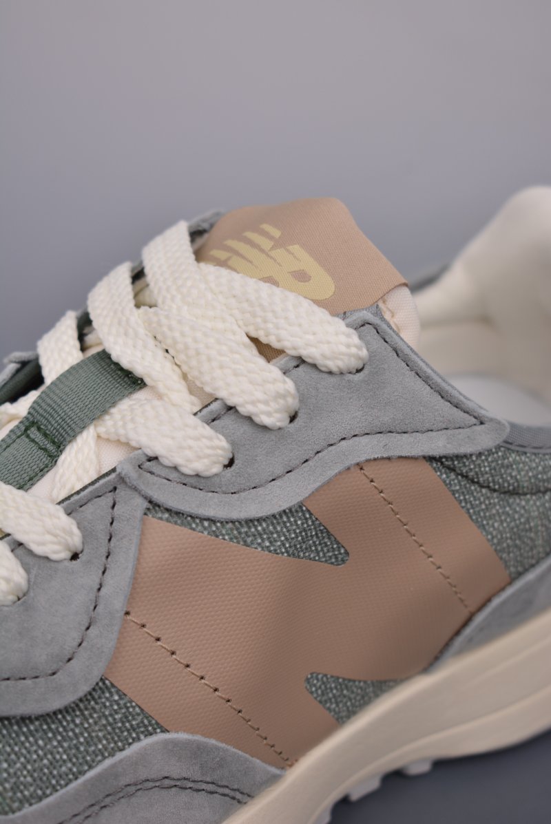 New Balance 327 view