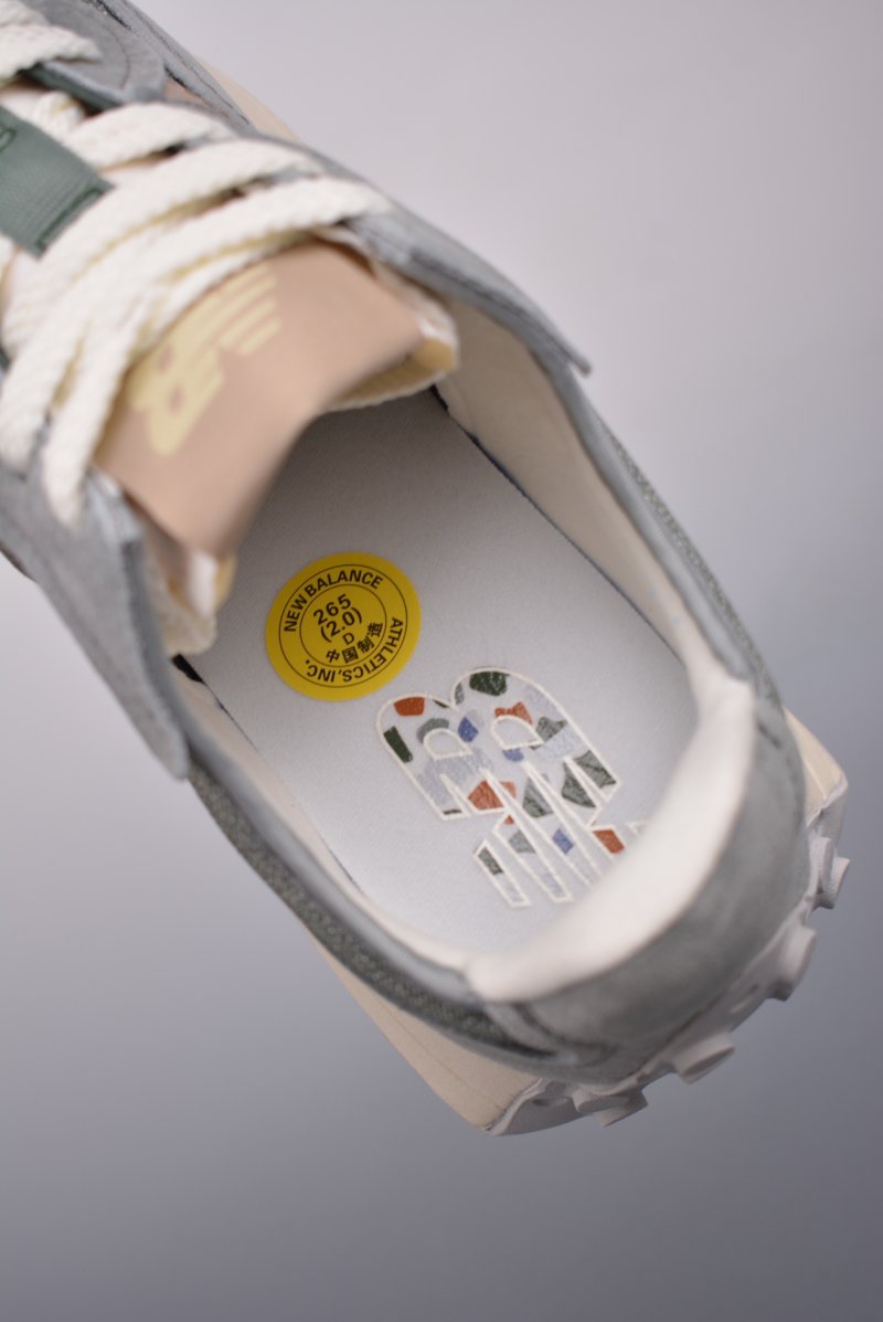 New Balance 327 view