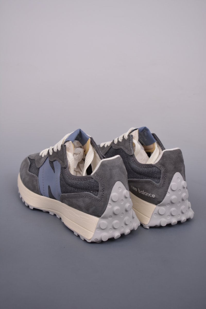New Balance 327 view