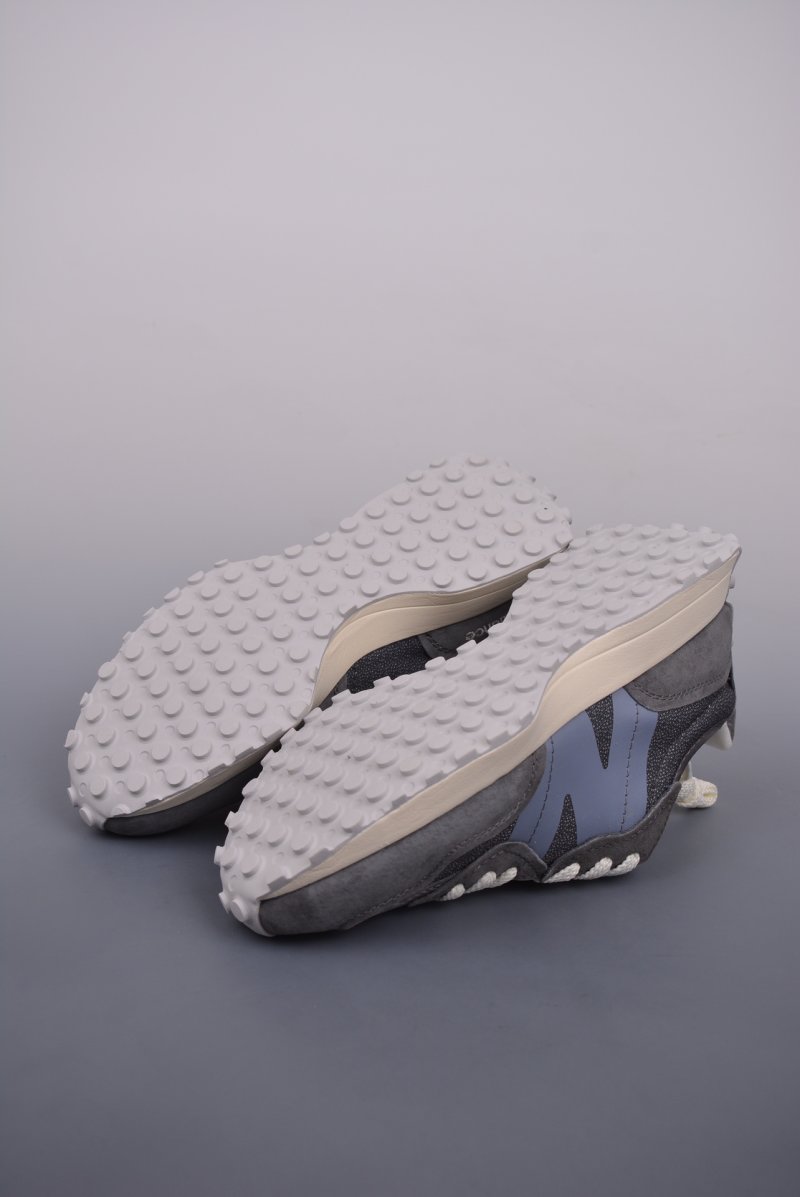 New Balance 327 view