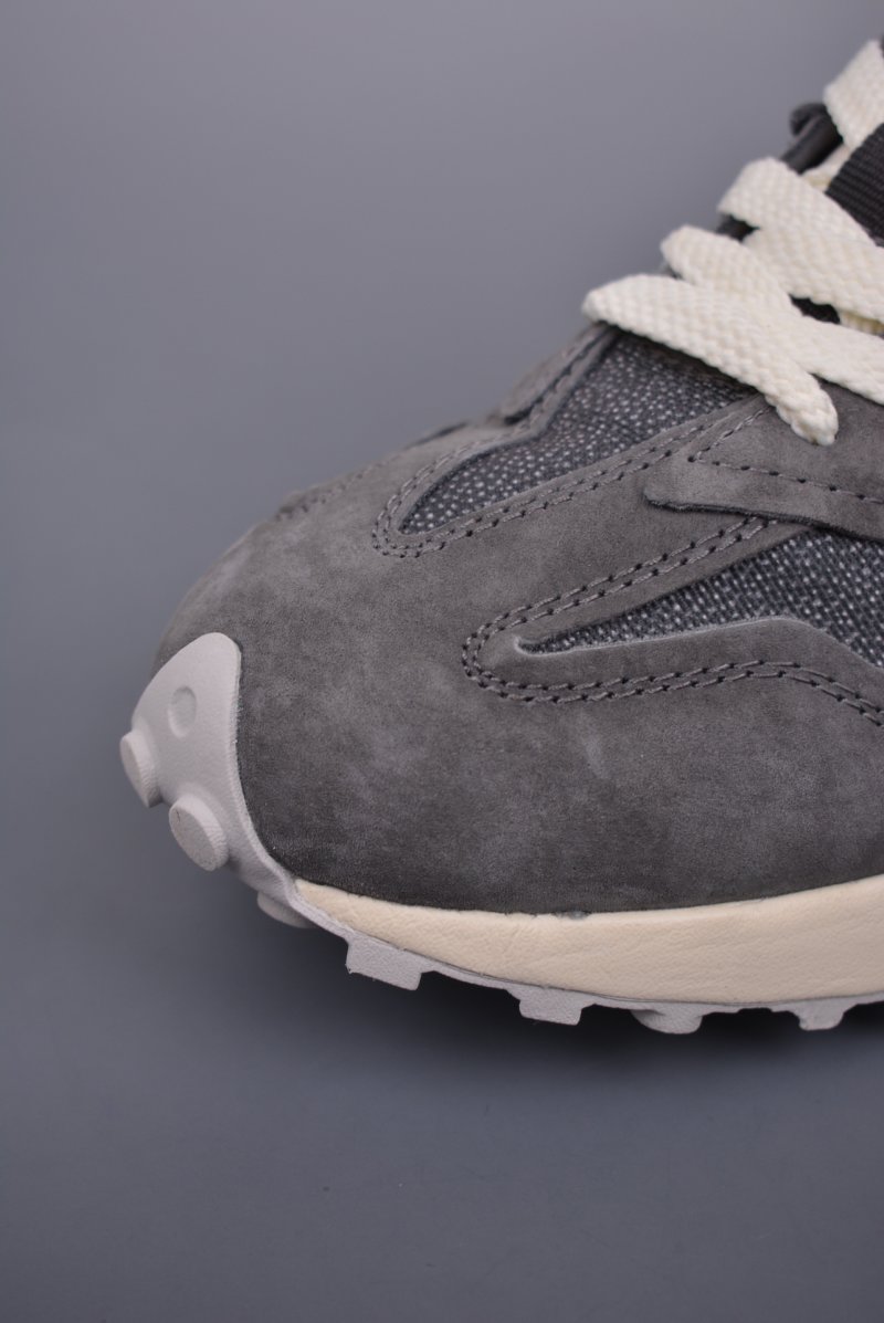 New Balance 327 view