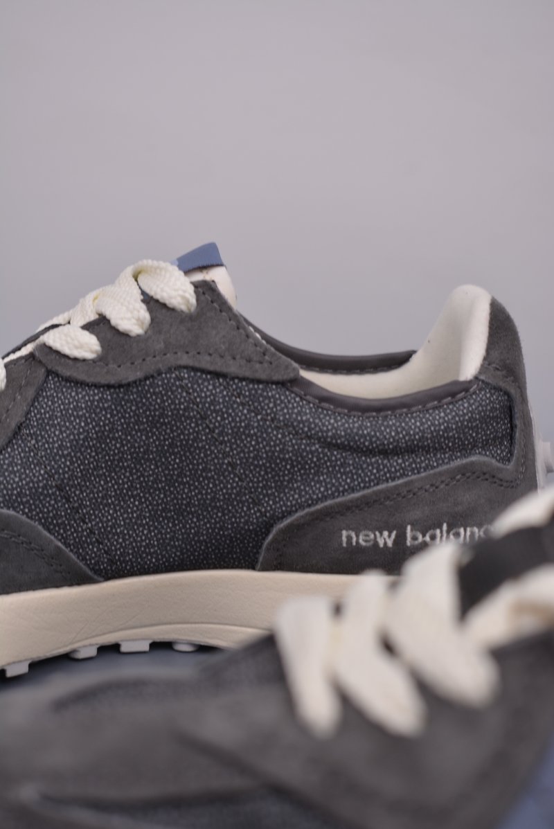 New Balance 327 view