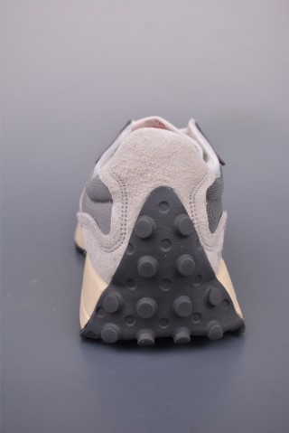 New Balance 327 view 4