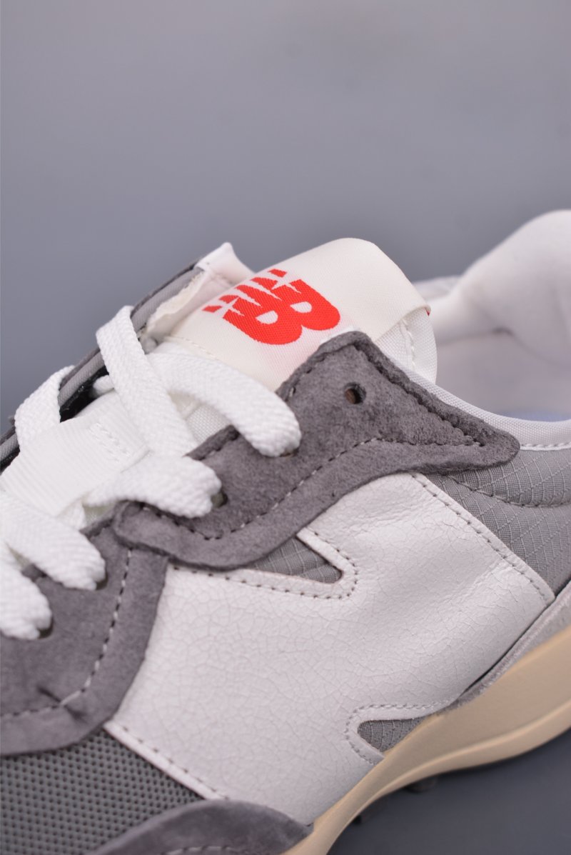 New Balance 327 view