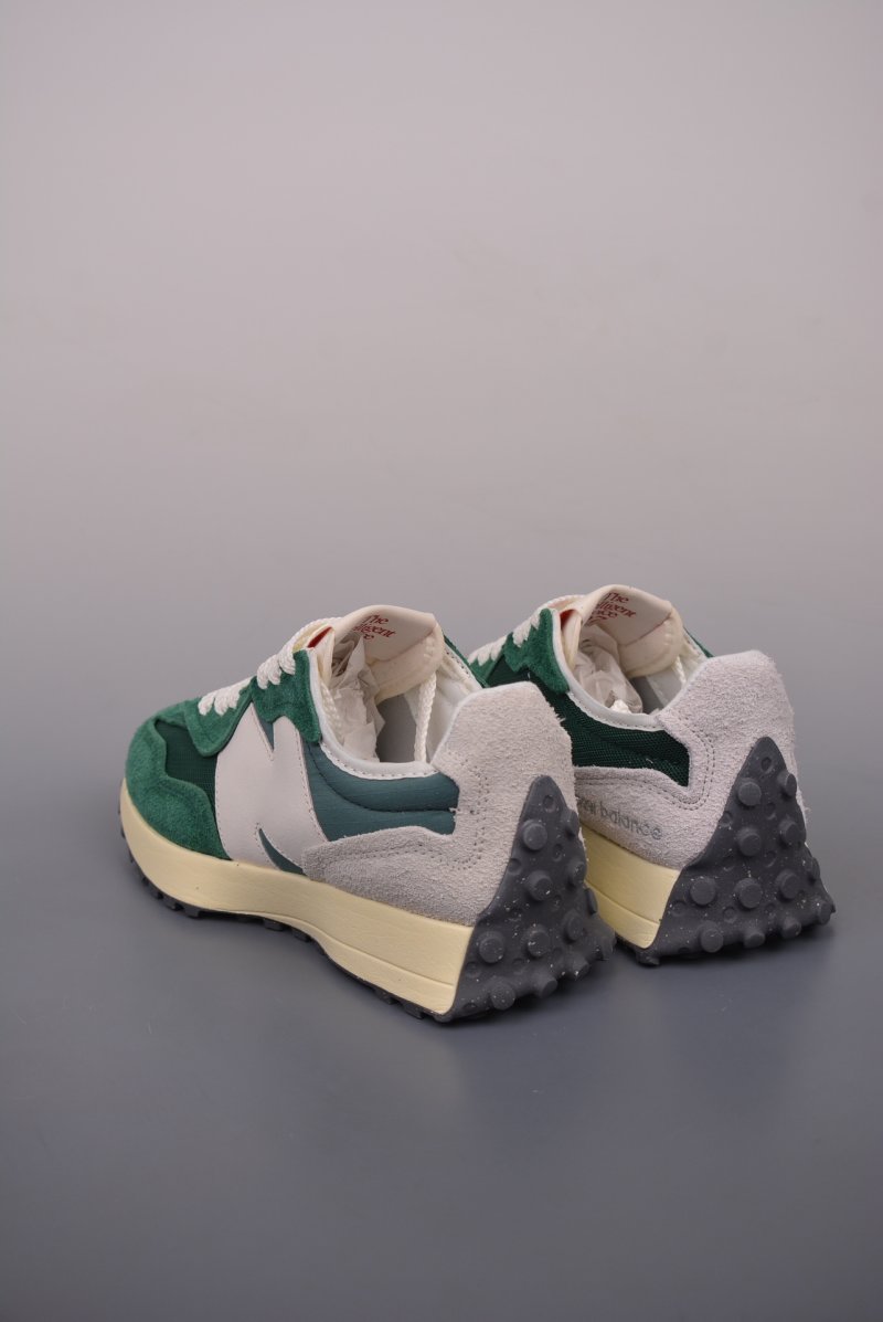 New Balance 327 view