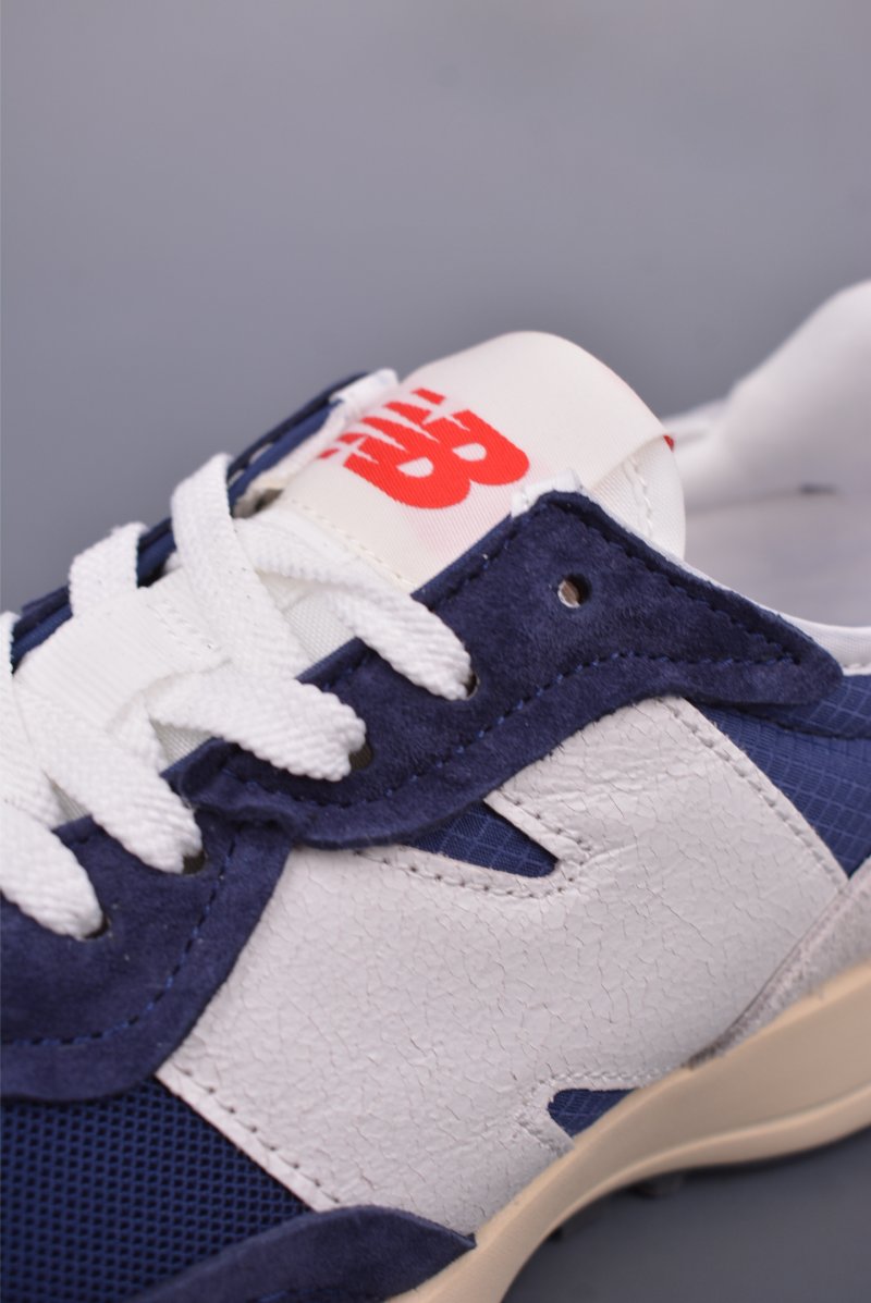 New Balance 327 view