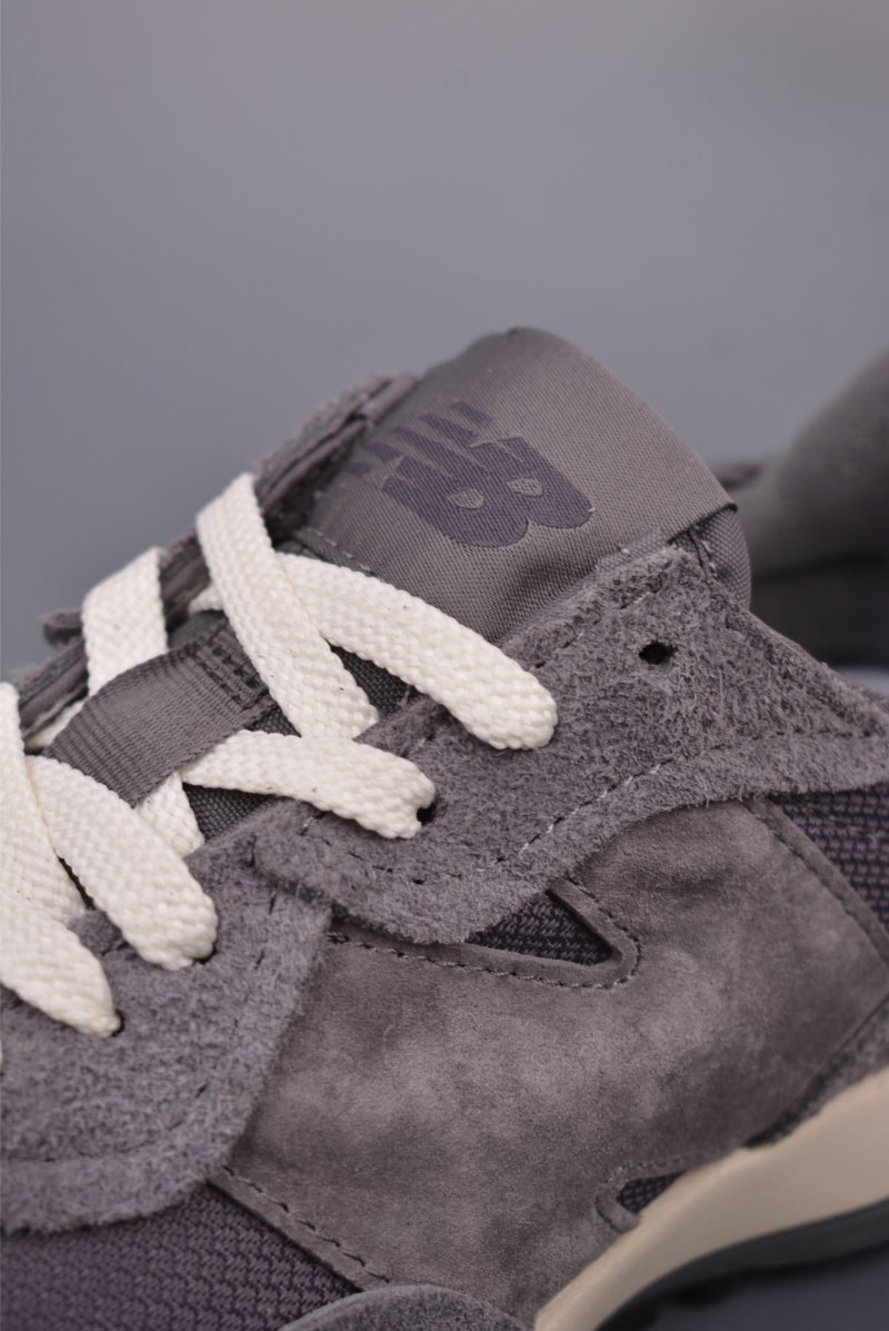 New Balance 327 view