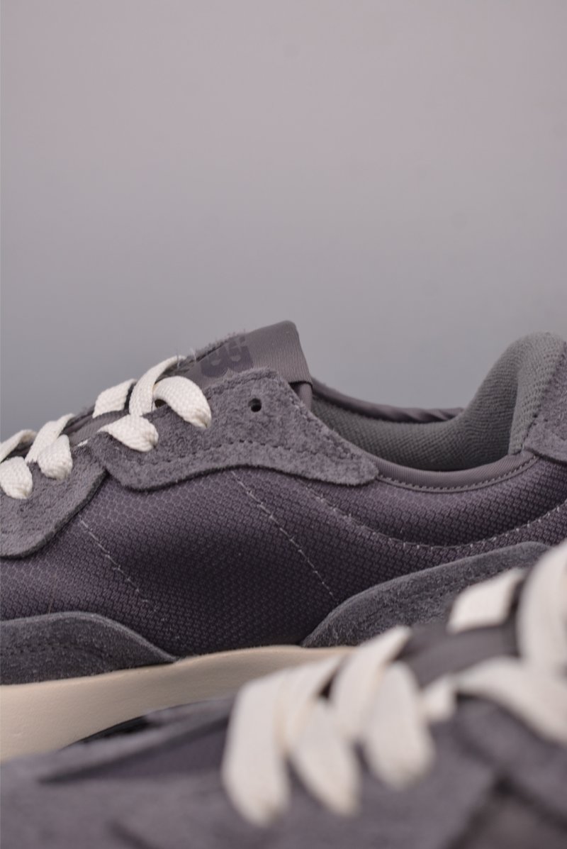 New Balance 327 view