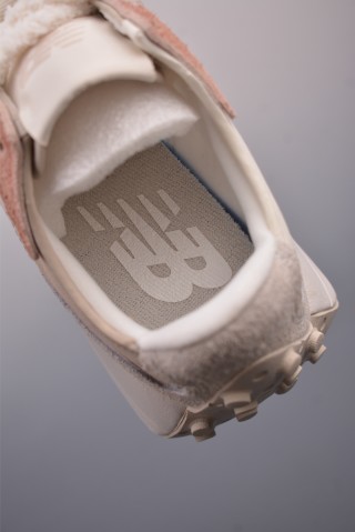 New Balance 327 view 9
