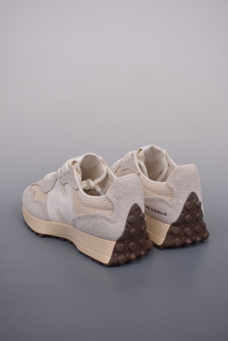 New Balance 327 view