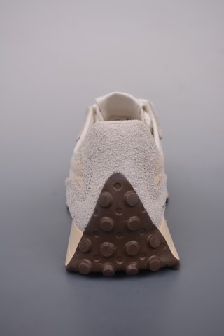 New Balance 327 view 4