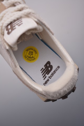 New Balance 327 view 9