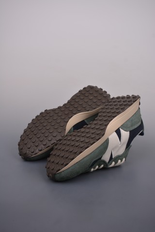 New Balance 327 view 3