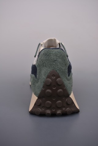 New Balance 327 view 4