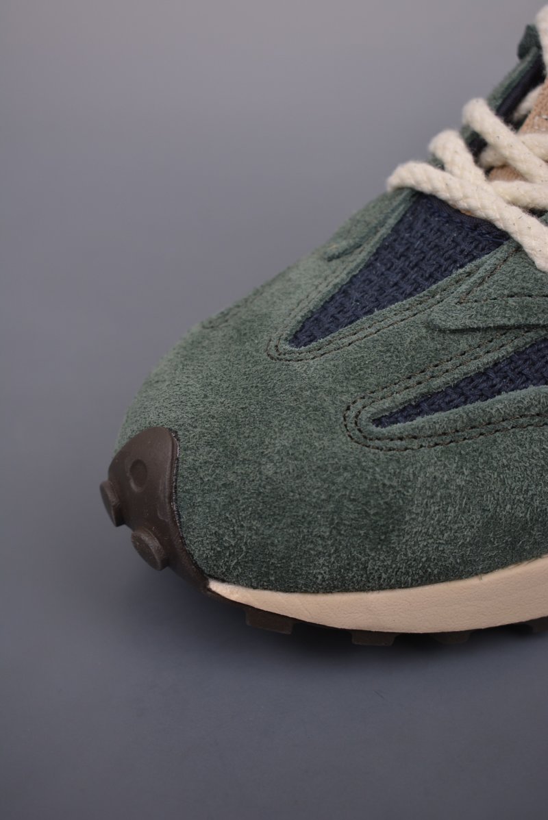New Balance 327 view