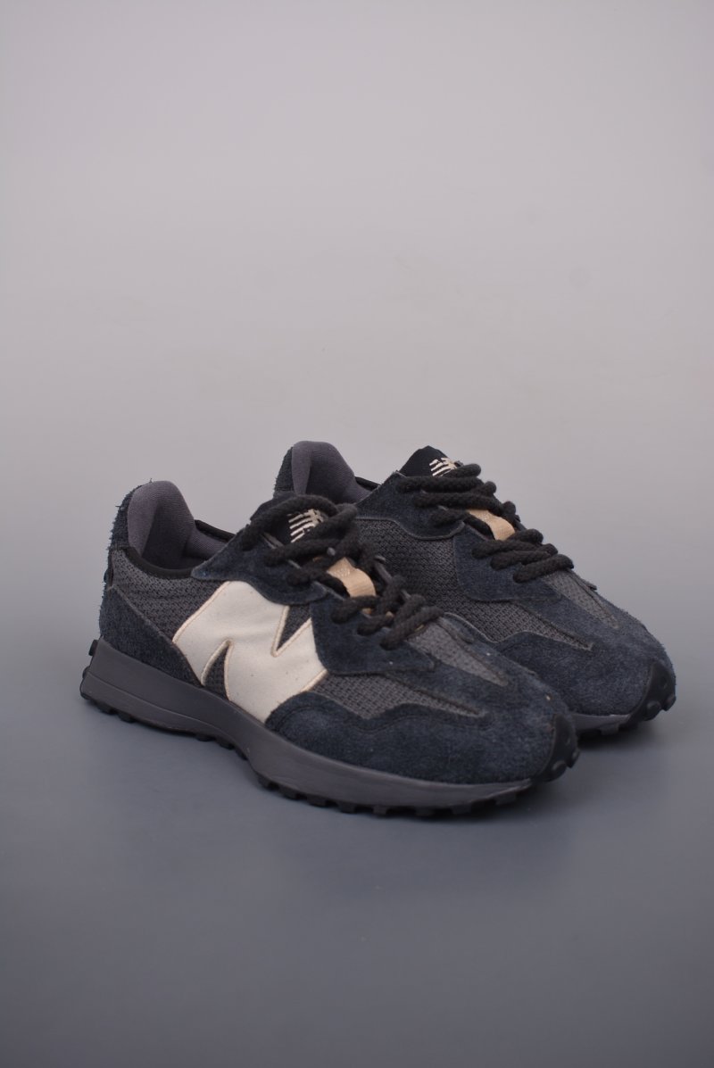 New Balance 327