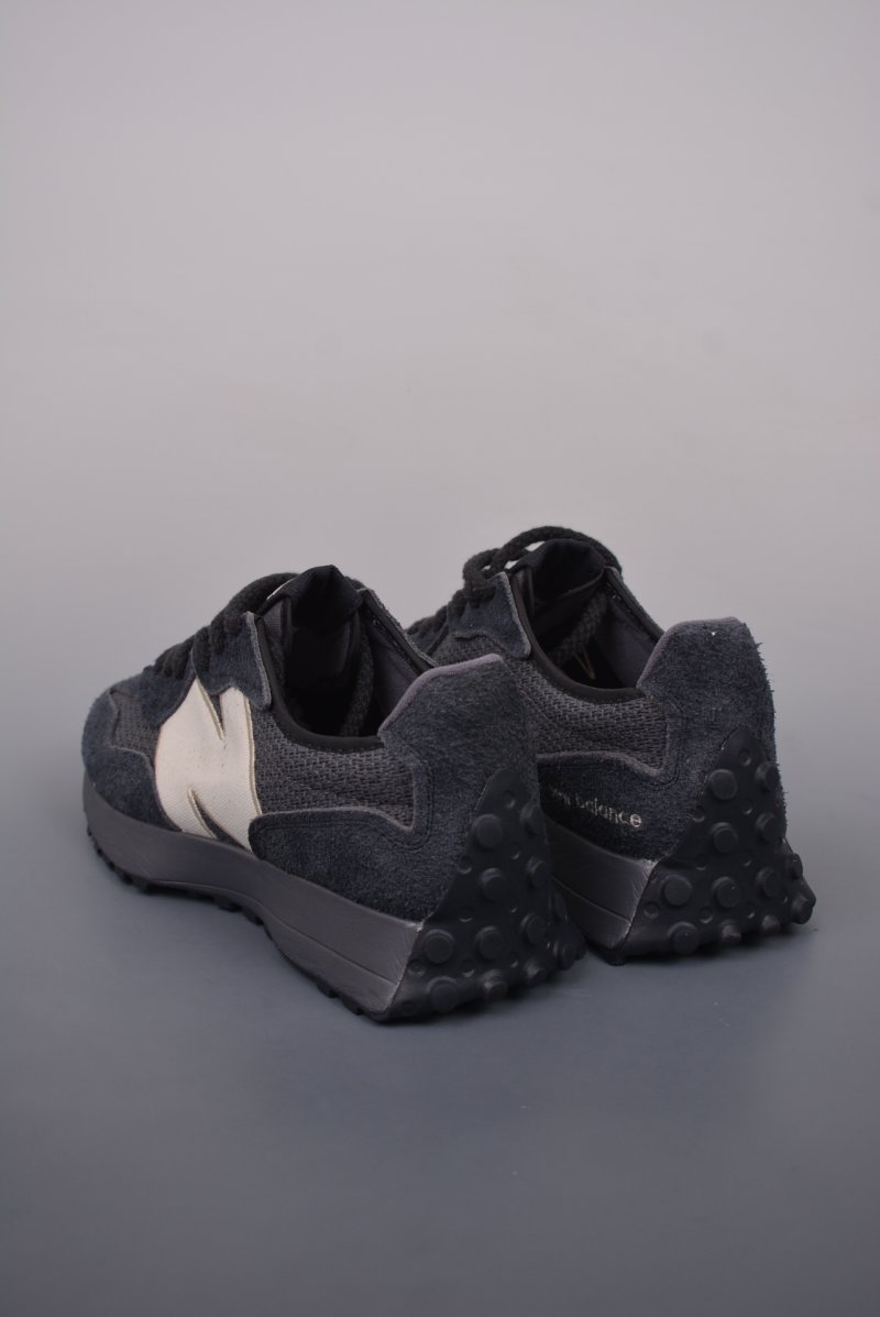 New Balance 327 view
