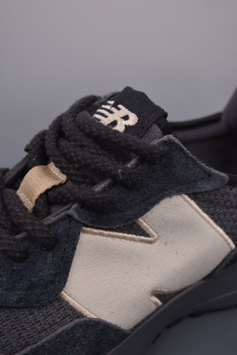 New Balance 327 view