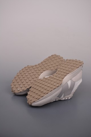 New Balance 327 view 3