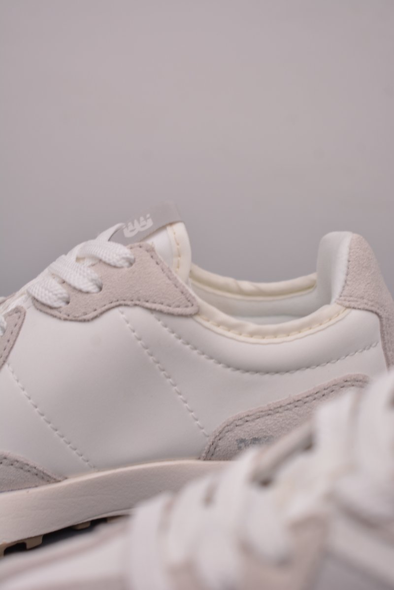 New Balance 327 view