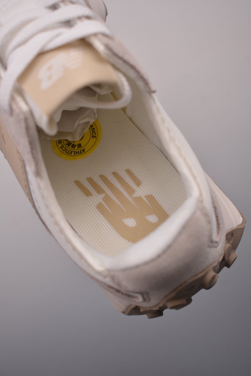 New Balance 327 view