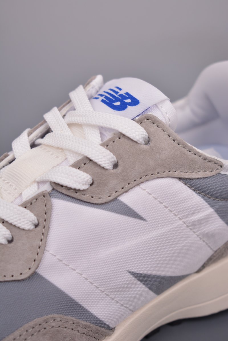 New Balance 327 view