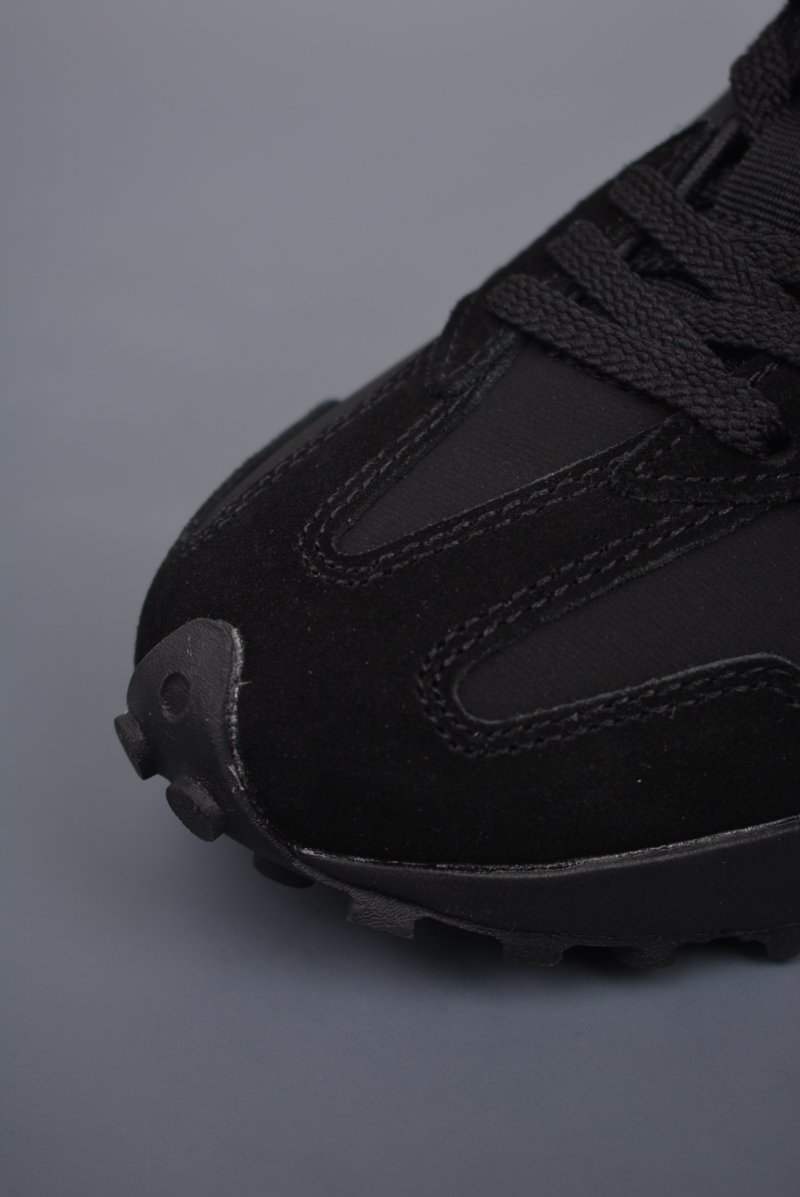 New Balance 327 view