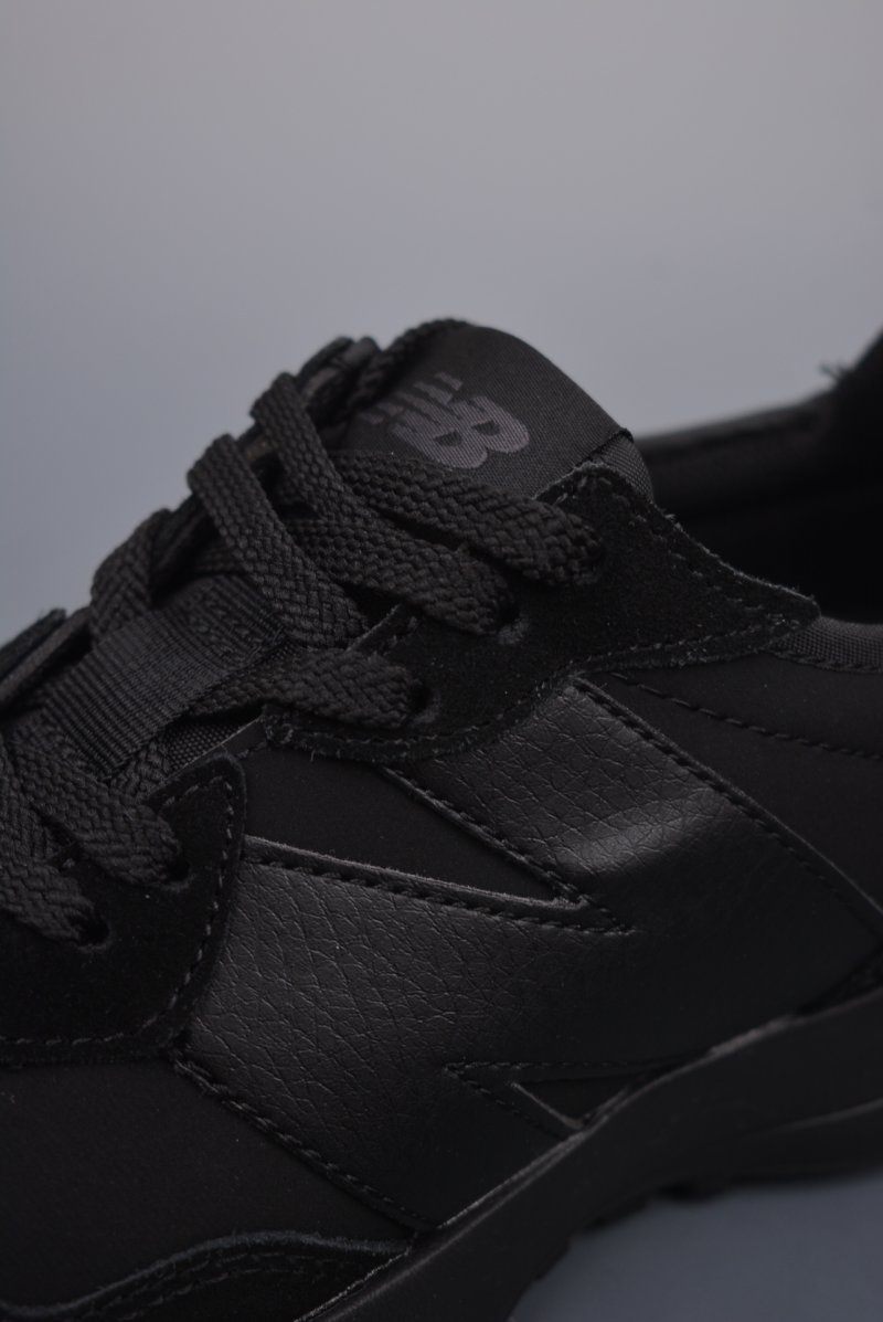 New Balance 327 view