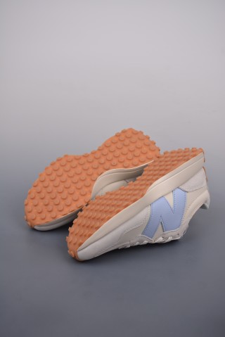 New Balance 327 view 3