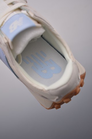 New Balance 327 view 9