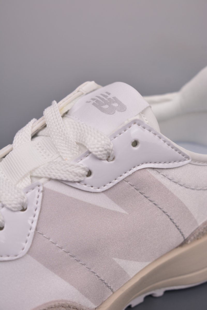 New Balance 327 view