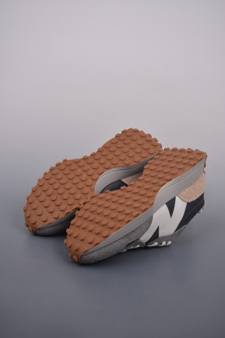 New Balance 327 view 3