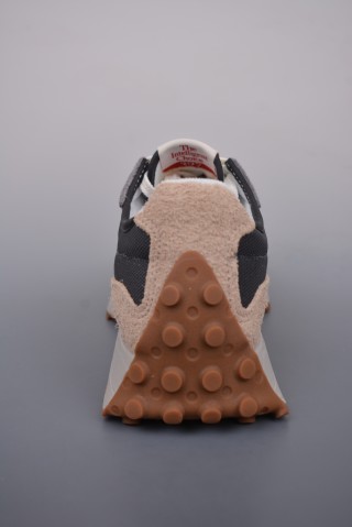 New Balance 327 view 4