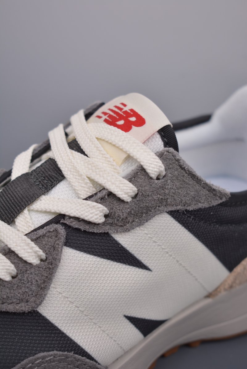 New Balance 327 view