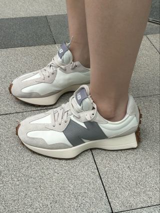 New Balance 327 view 6