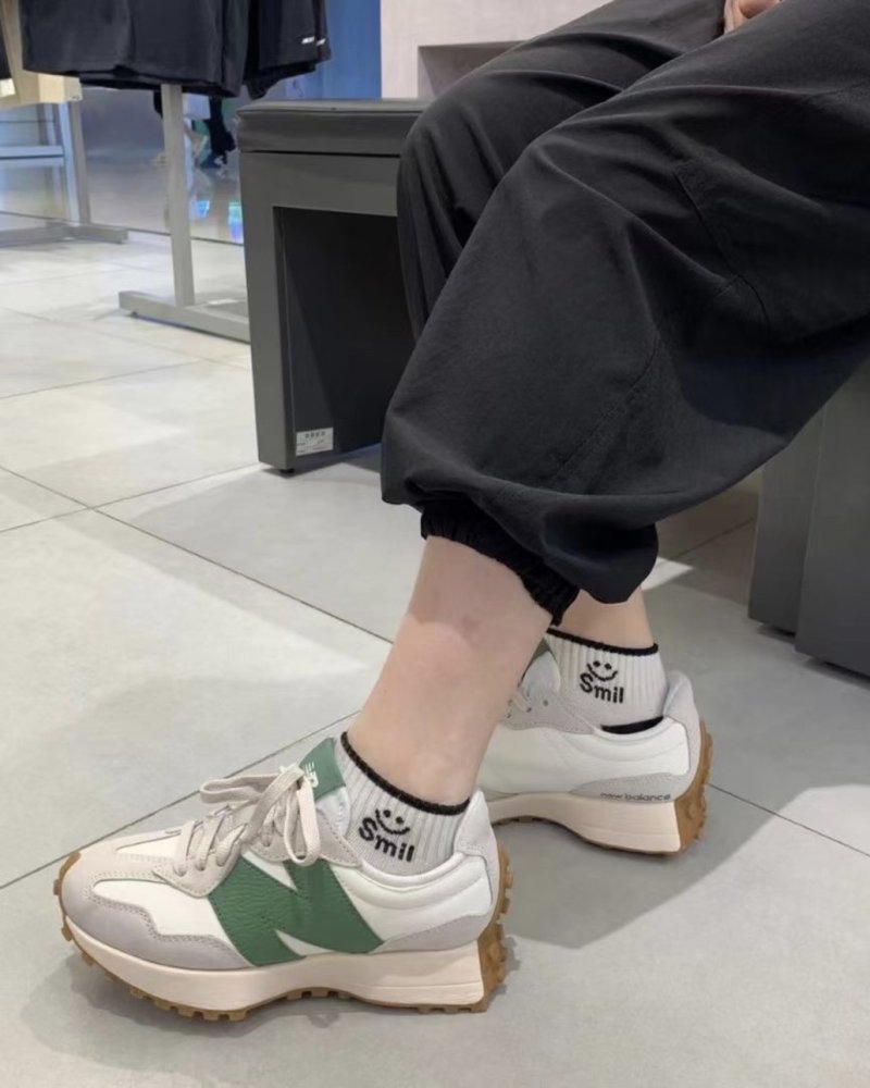 New Balance 327