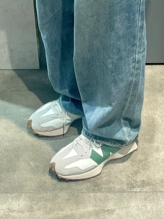 New Balance 327 view 2