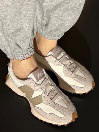 New Balance 327 view 4