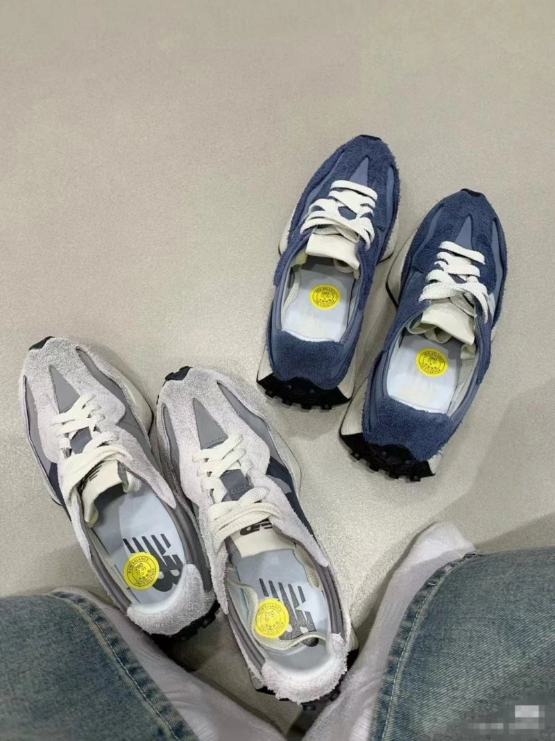 New Balance 327 view