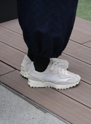 New Balance 327 view 2