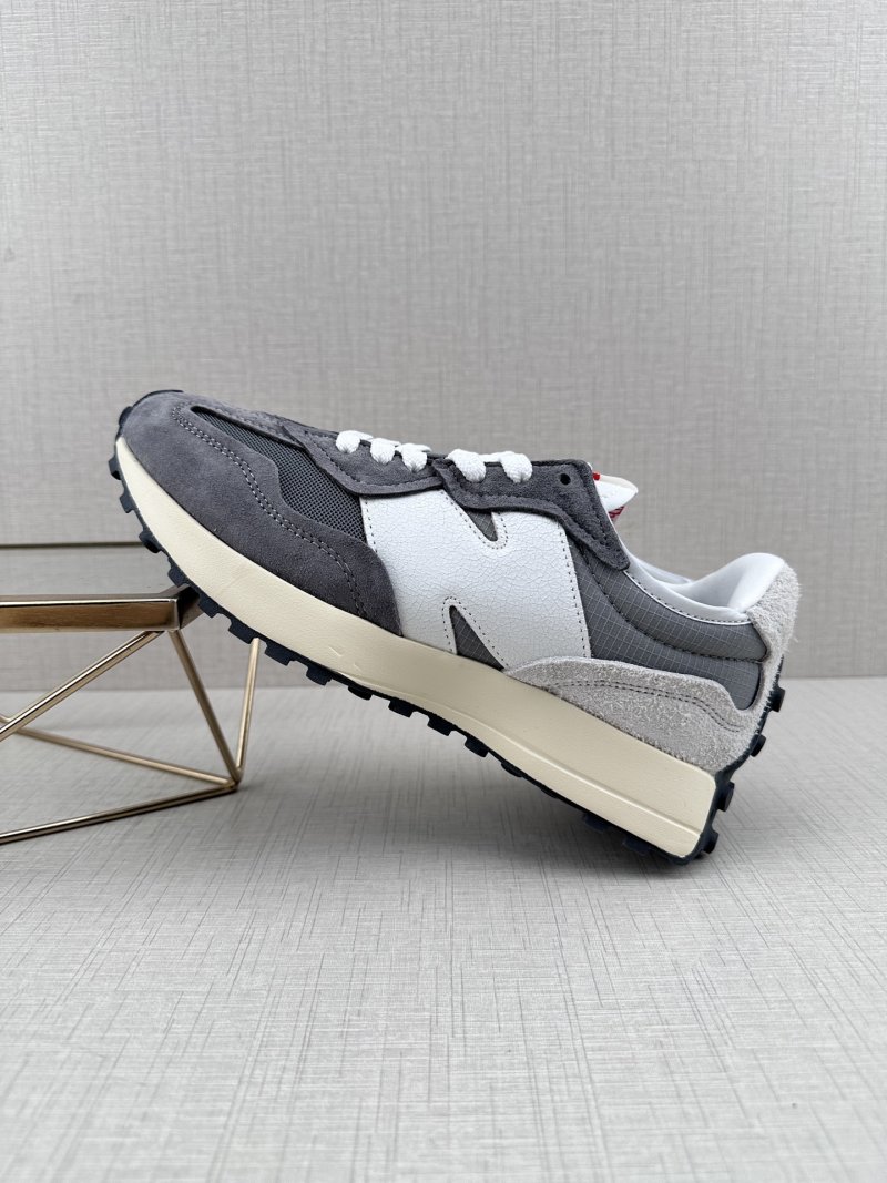 New Balance 327