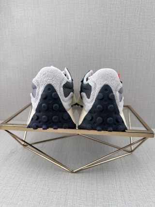 New Balance 327 view 5
