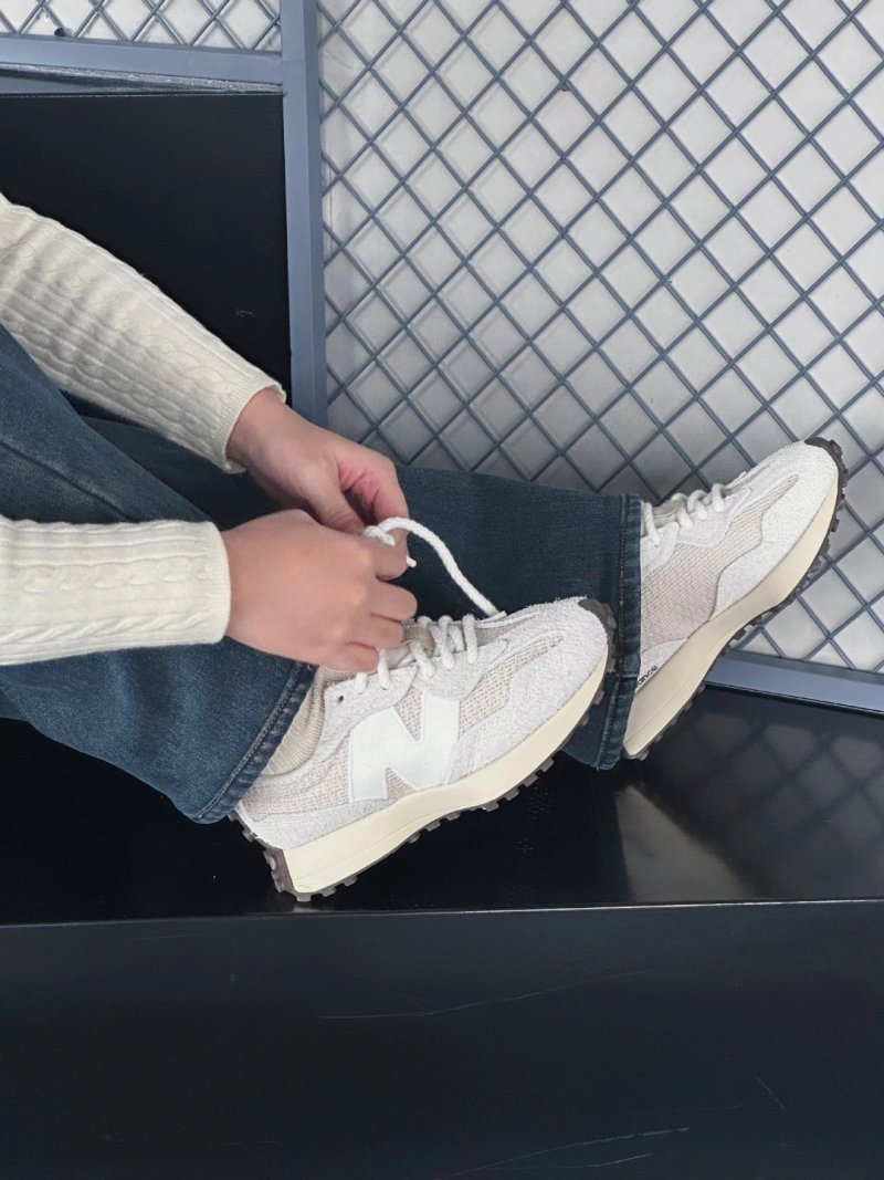 New Balance 327