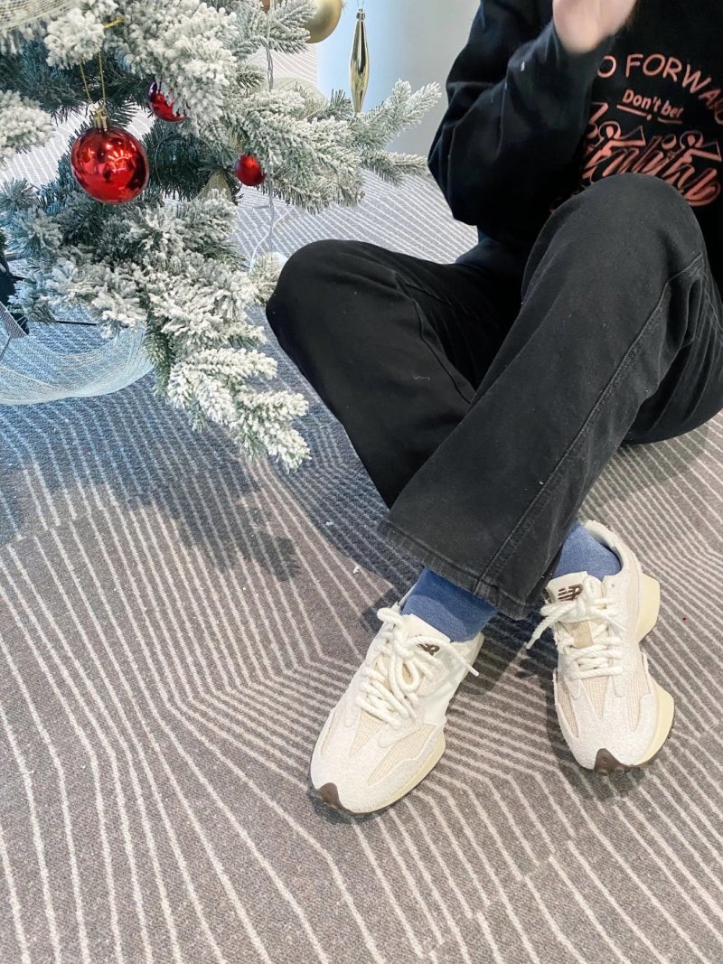 New Balance 327 view